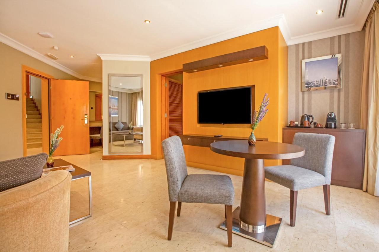 Family Room,1317292987:JPEG